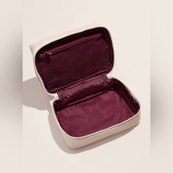 New Rare Beauty Puffy Toiletry Bag - Picture 14 of 17